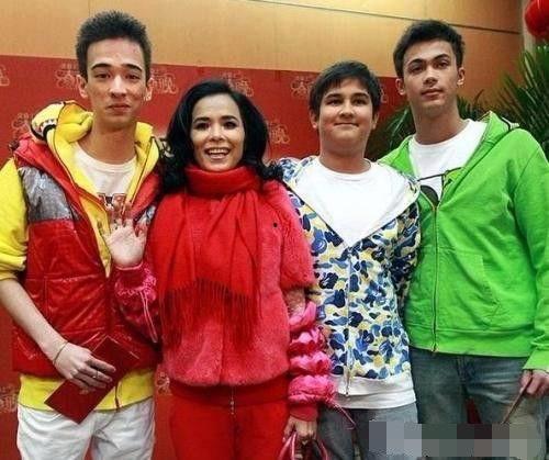 离婚后三个儿子独宠我,三个儿子独宠我，生活如诗如画